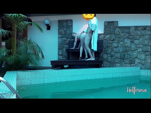 ❤️ Boss uzaicina kalponi uz baseinu, bet nevarēja pretoties karstu Duršanās video pie lv.passiveincome1.ru ❌