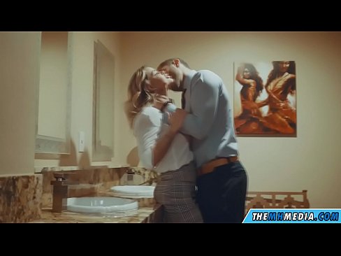 ❤️ Kad krūtiska blondīne pavedina tevi publiskā tualetē Duršanās video pie lv.passiveincome1.ru ❌